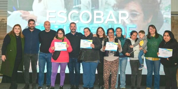 Escobar Emprende: el Municipio entregó 300 kits de herramientas para proyectos productivos