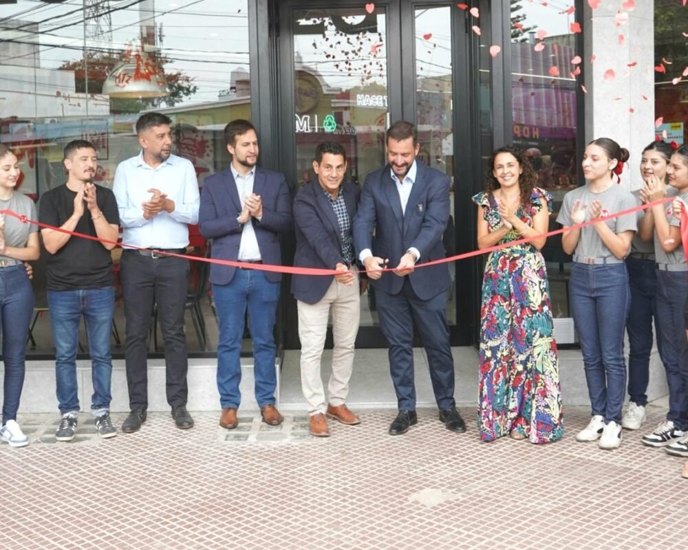 Portal Municipal de Empleo: una cadena de comidas rápidas incorporó a 60 trabajadores del distrito