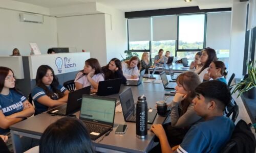 Polo FlyTech: decenas de jóvenes se capacitan en habilidades digitales y emprendimientos