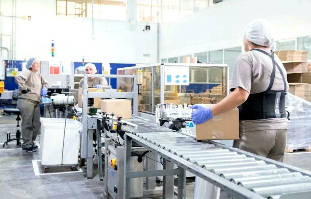 Funcionarios del Municipio y la Provincia visitaron la empresa Danone en Garín